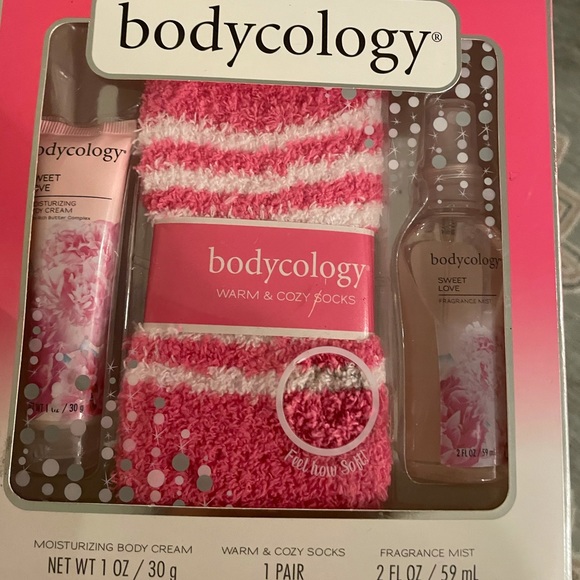 bodycology Other - Bodycology sweet love set with pair of pink socks